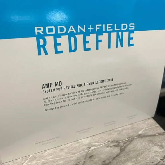 NIB Rodan + Fields REDEFINE Intensive Renewing Serum with Roller - Picture 6 of 14